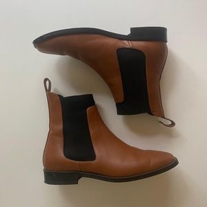 Everlane The Italian Leather Square Toe Chelsea Boots in Peanut - Size 7.5